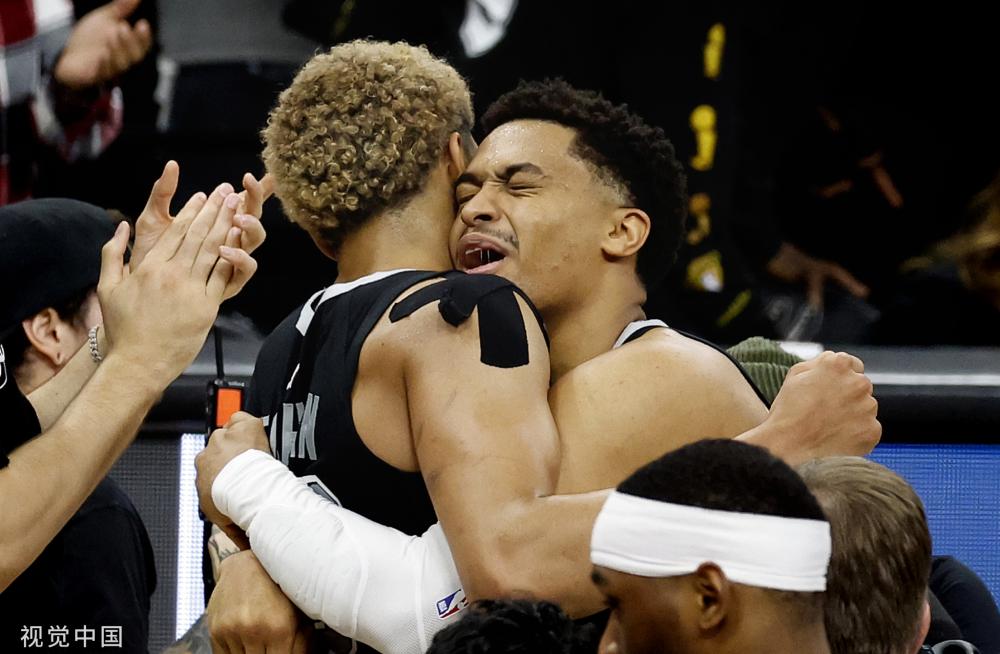 形成了一个 形成了一个